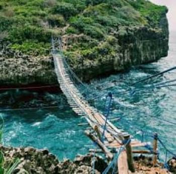 Jembatan Gantung Pantai Sinden-Pulau Kalong, Wisata Ekstrem Gunungkidul